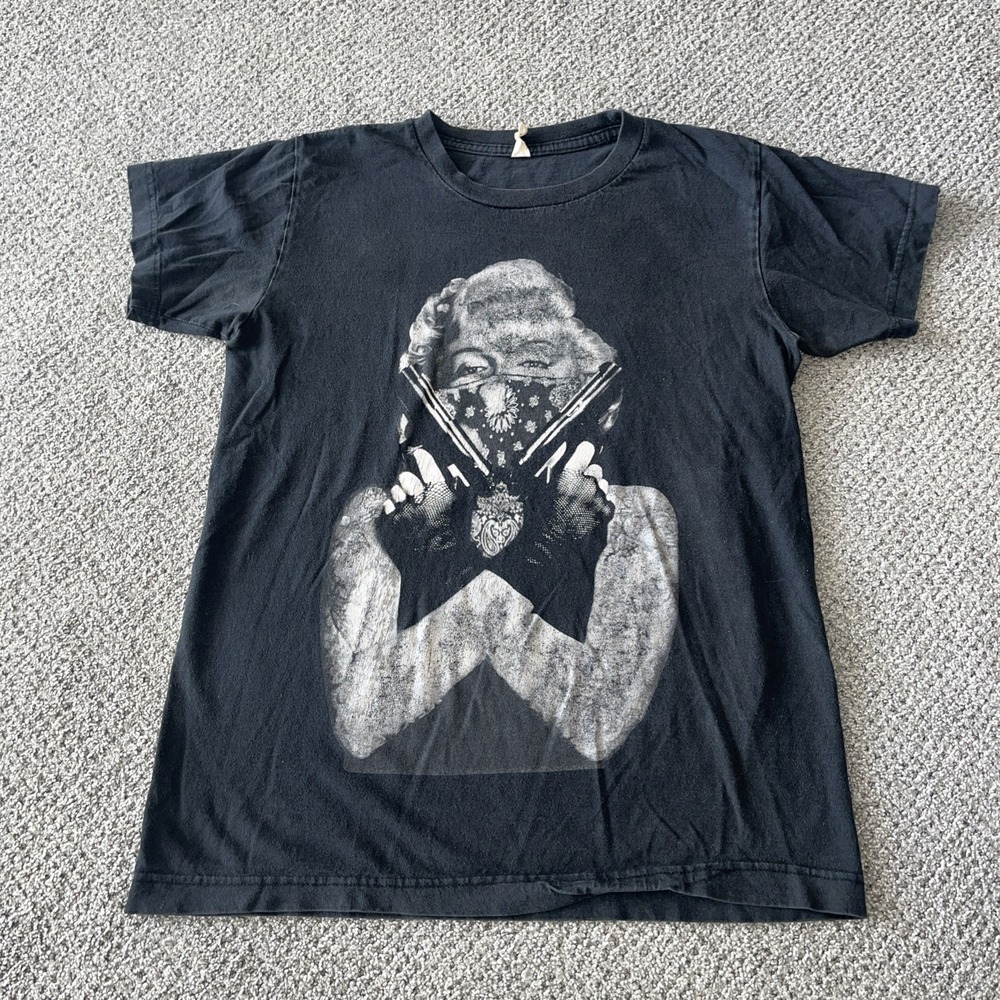 Vintage Men's Marilyn Monroe T Shirt. Western, Guns, Bandit.‎ Medium